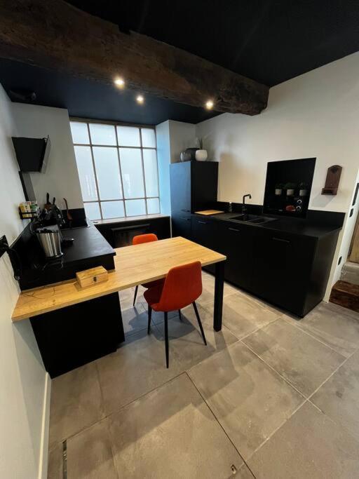 Maison Suspendue Avec Jacuzzi Privatif ปงต์-อ็อง-รัวย็องส์ ภายนอก รูปภาพ