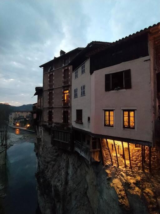 Maison Suspendue Avec Jacuzzi Privatif ปงต์-อ็อง-รัวย็องส์ ภายนอก รูปภาพ