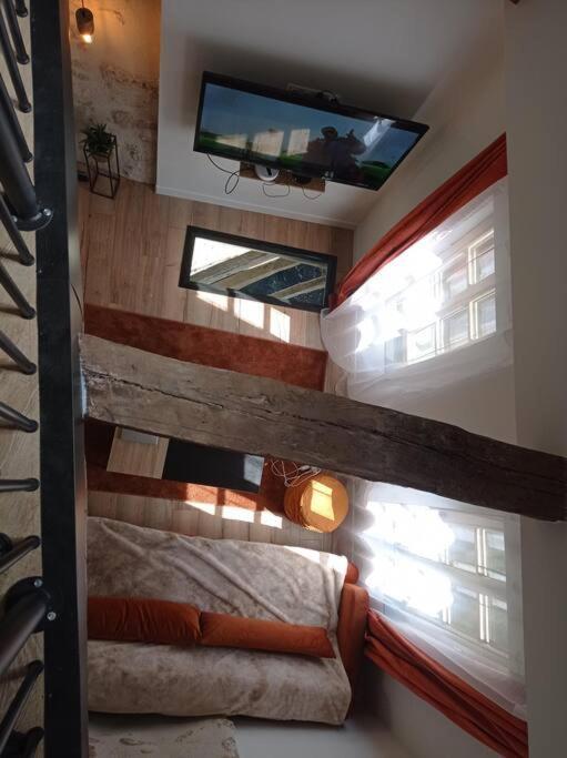 Maison Suspendue Avec Jacuzzi Privatif ปงต์-อ็อง-รัวย็องส์ ภายนอก รูปภาพ