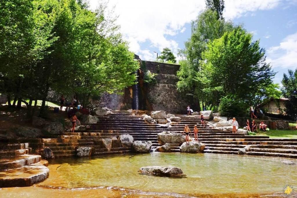 Maison Suspendue Avec Jacuzzi Privatif ปงต์-อ็อง-รัวย็องส์ ภายนอก รูปภาพ