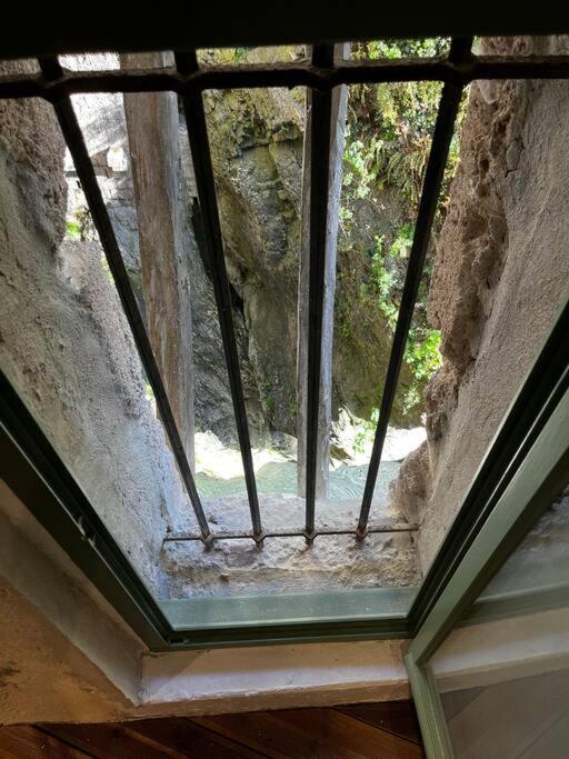 Maison Suspendue Avec Jacuzzi Privatif ปงต์-อ็อง-รัวย็องส์ ภายนอก รูปภาพ