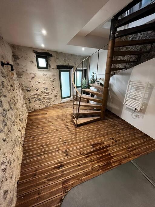 Maison Suspendue Avec Jacuzzi Privatif ปงต์-อ็อง-รัวย็องส์ ภายนอก รูปภาพ