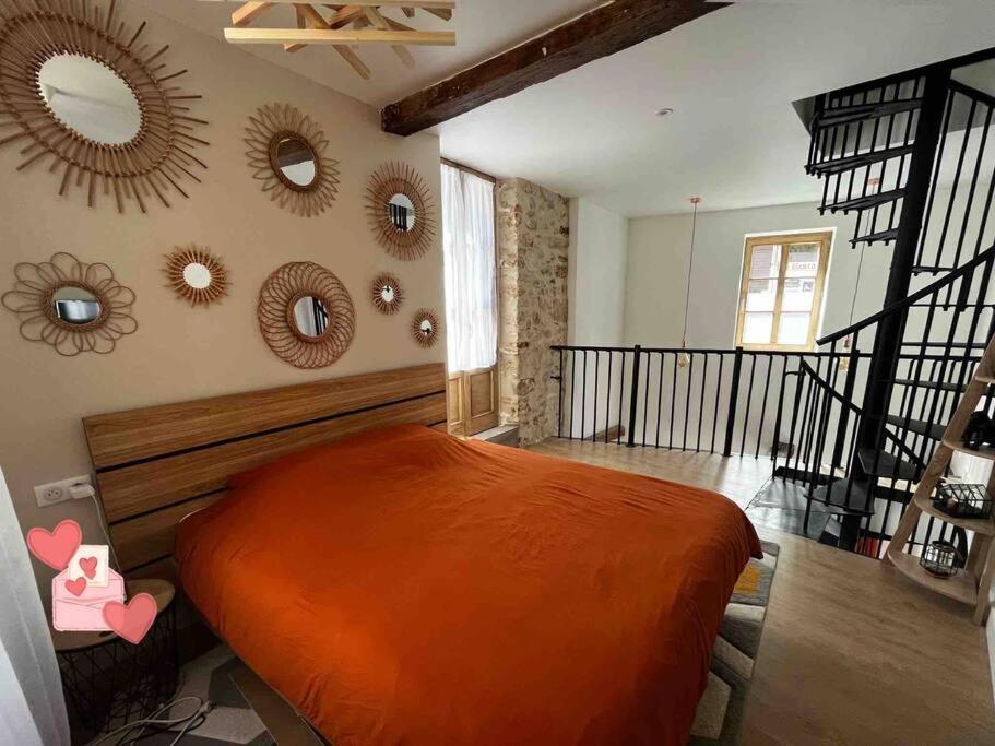 Maison Suspendue Avec Jacuzzi Privatif ปงต์-อ็อง-รัวย็องส์ ภายนอก รูปภาพ